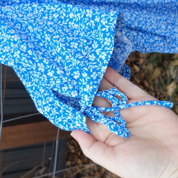 Blue Ditsy Floral Size 20 Forever New Curve blouse - Picture 4 of 6